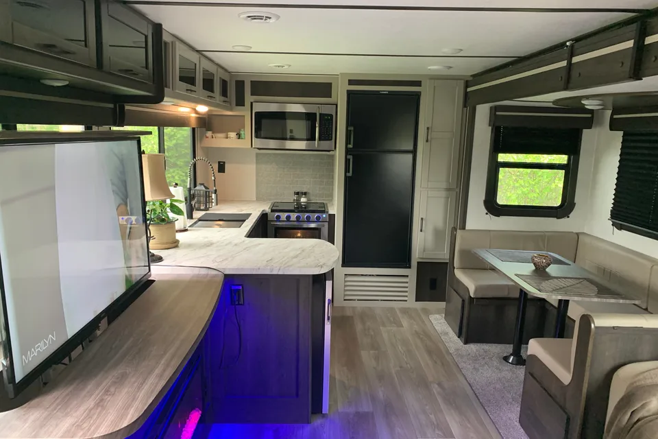 Kenneth's Crossroads Cruiser Aire Travel Trailer