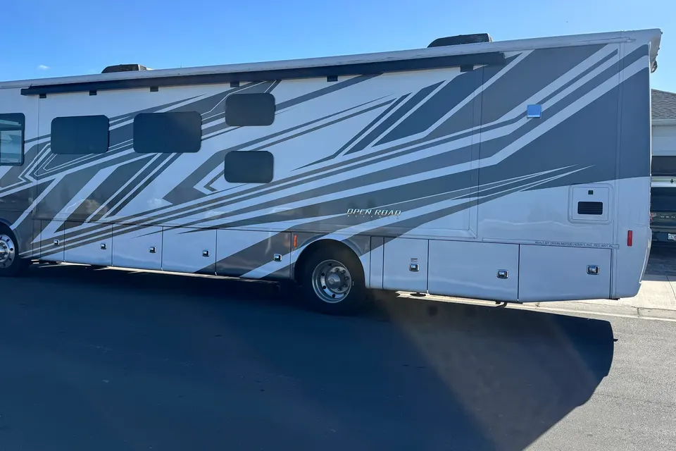 2025 Tiffin Allegro 36UA • Bunks + King • Free Starlink • Delivery