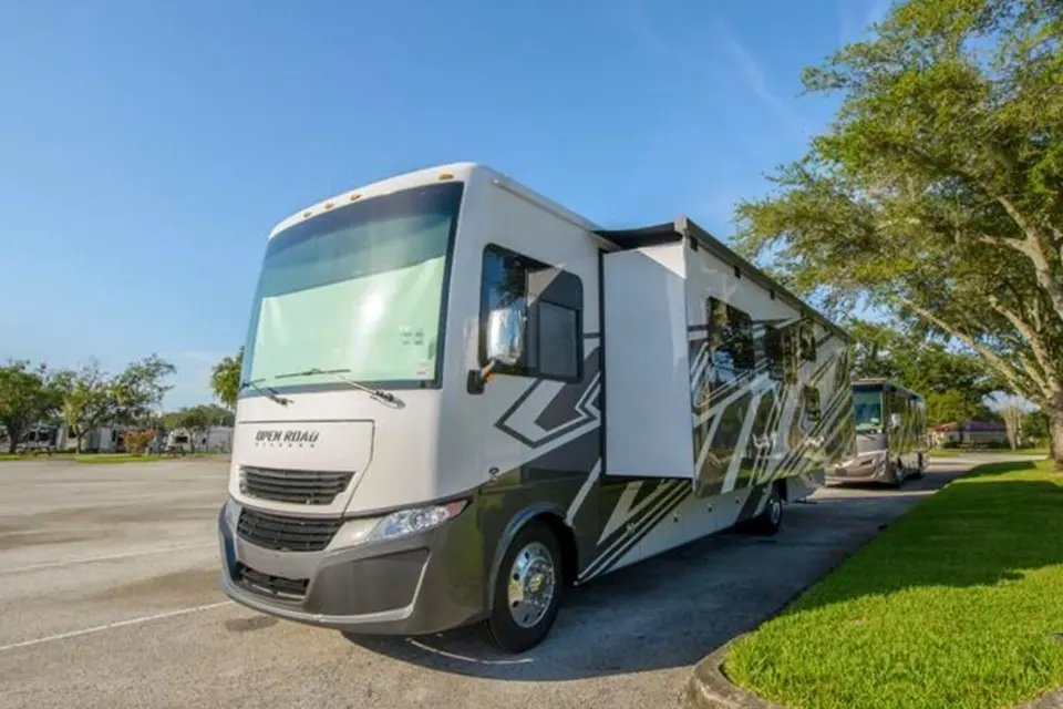 2025 Tiffin Allegro 36UA • Bunks + King • Free Starlink • Delivery
