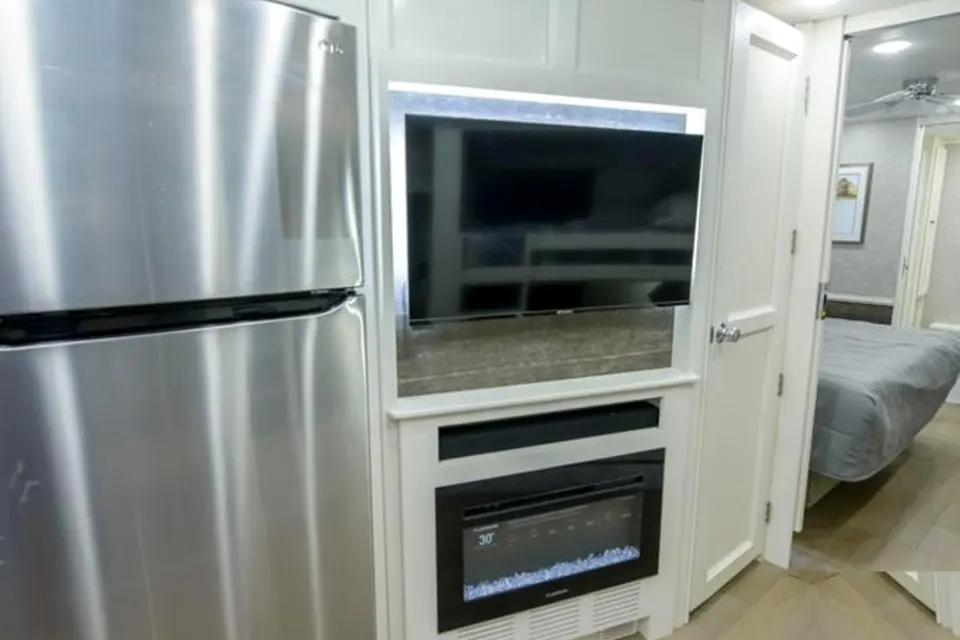 2025 Tiffin Allegro 36UA • Bunks + King • Free Starlink • Delivery