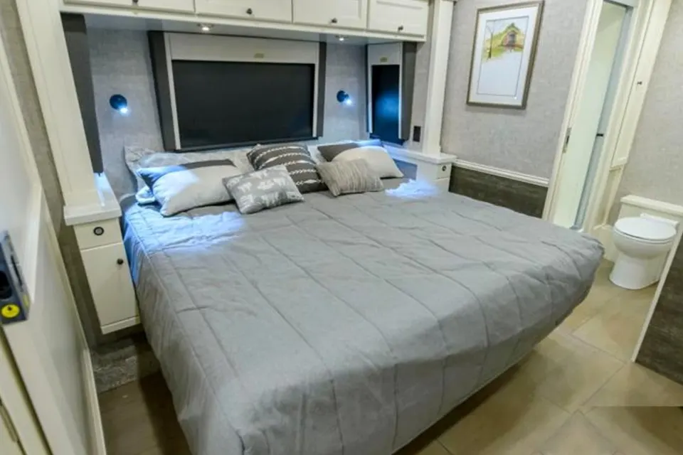 2025 Tiffin Allegro 36UA • Bunks + King • Free Starlink • Delivery