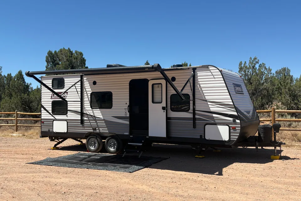 Danielle's Coleman Lantern 28ft Trailer