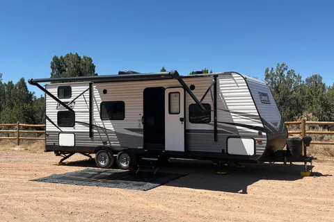 Danielle's Coleman Lantern 28ft Trailer