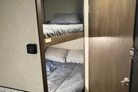 Danielle's Coleman Lantern 28ft Trailer
