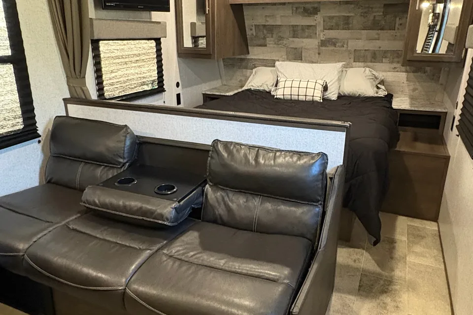 Danielle's Coleman Lantern 28ft Trailer