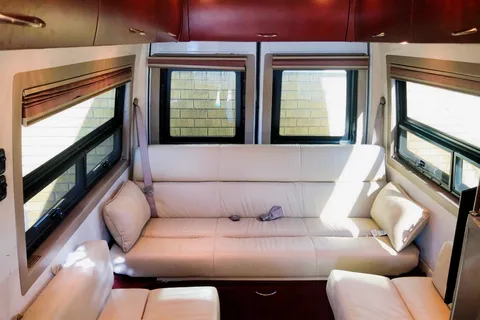 🚐 Explore in Comfort with Our Fuel-Efficient 2007 Pleasure-Way Plateau Diesel Camper!