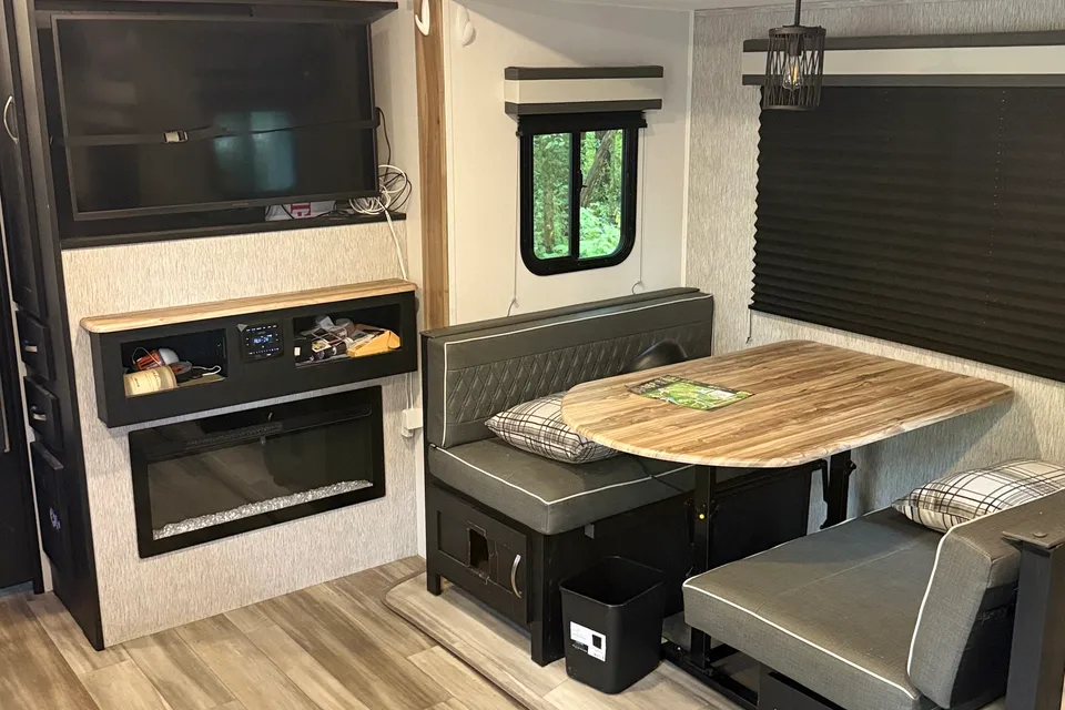 Eric's Freedom Express 252RBS Travel Trailer
