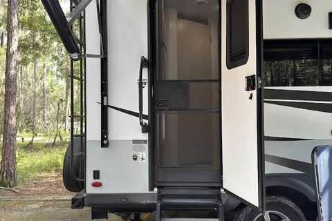 The Wilderness Wagon Flagstaff Micro Lite 21FBRS