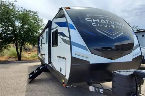 Beautiful Shadow Cruiser Travel Trailer w/bunk beds