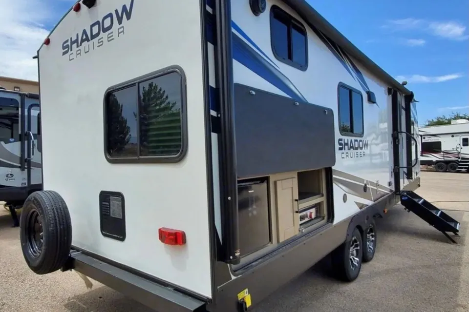 Beautiful Shadow Cruiser Travel Trailer w/bunk beds