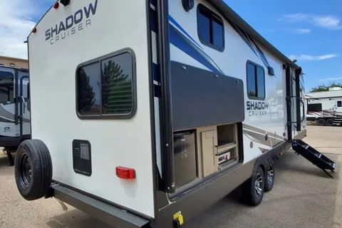 Beautiful Shadow Cruiser Travel Trailer w/bunk beds