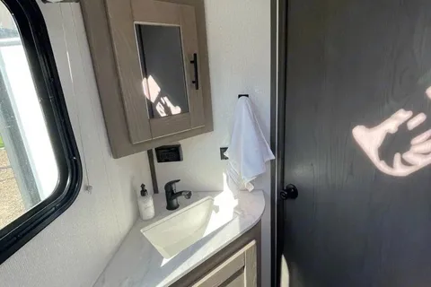 Beautiful Shadow Cruiser Travel Trailer w/bunk beds