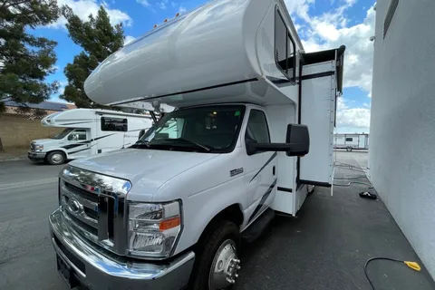 Gulf Stream Conquest Class C STARLINK WIFI AVAIALBLE!