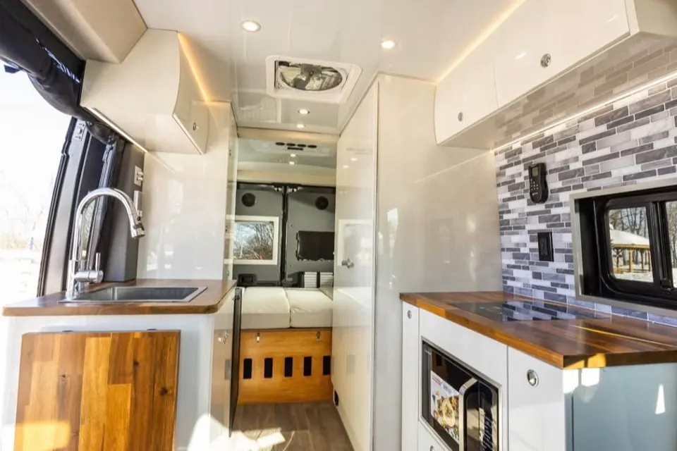 ATLANTIS | 4 SAISONS • OFF-GRID • SNOWBIRD • PET FRIENDLY 🐾