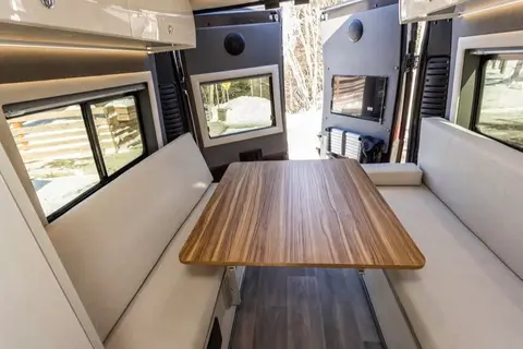 ATLANTIS | 4 SAISONS • OFF-GRID • SNOWBIRD • PET FRIENDLY 🐾