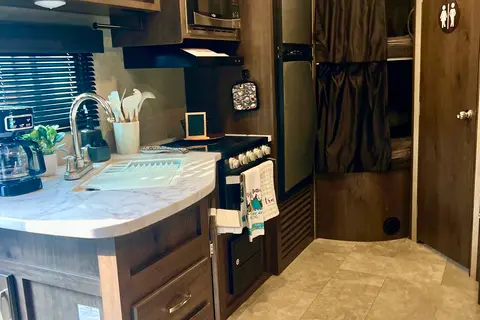 Gorgeous Jayco Flight SLX Travel Trailer