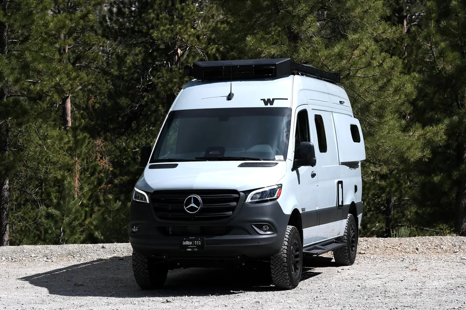 2026 AWD Mercedes Winnebago Revel "Glaicer"-Starlink-Unlimited Miles