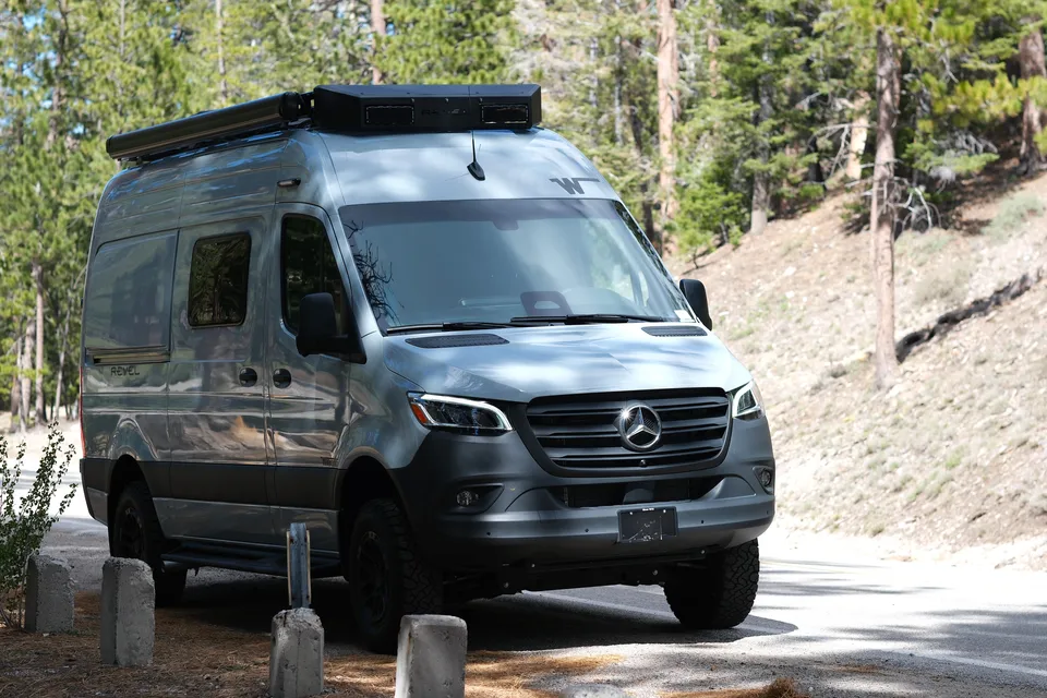 2026 AWD Mercedes Winnebago Revel "Glaicer"-Starlink-Unlimited Miles