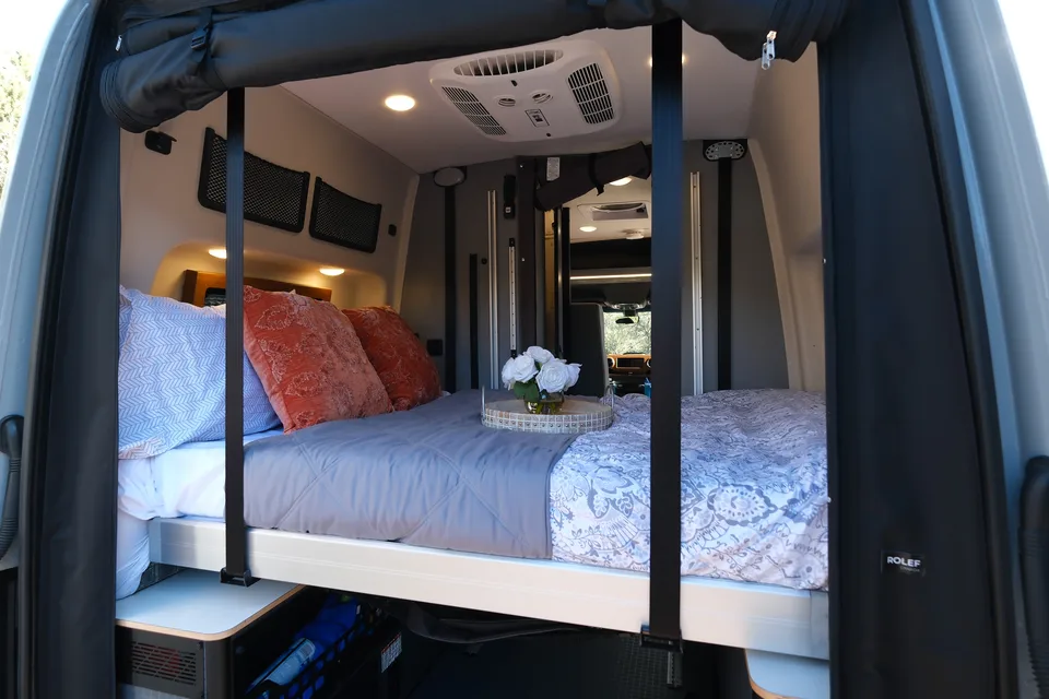 2026 AWD Mercedes Winnebago Revel "Glaicer"-Starlink-Unlimited Miles