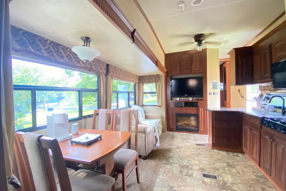 Luxurious, Cathedral Ceiling, Full size shower, 2 Washrooms, 2 Entrance, AC, Fireplace, Guest B/R