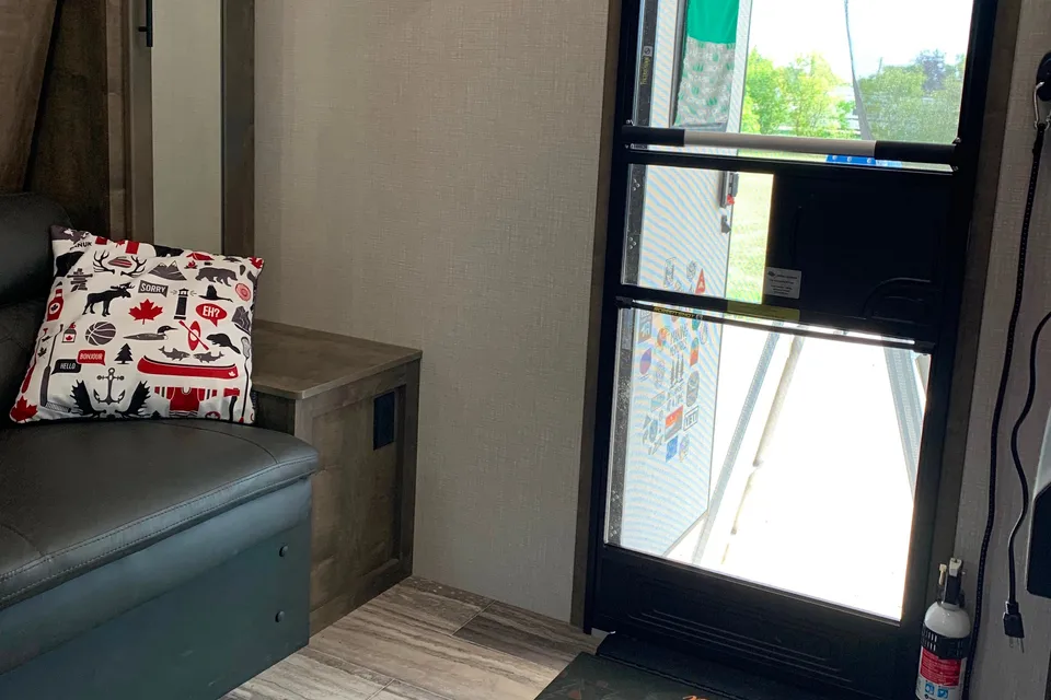 HORN’S HIDEAWAY KZ Connect SE Travel Trailer