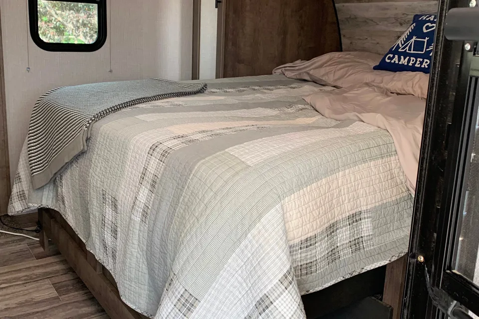 HORN’S HIDEAWAY KZ Connect SE Travel Trailer