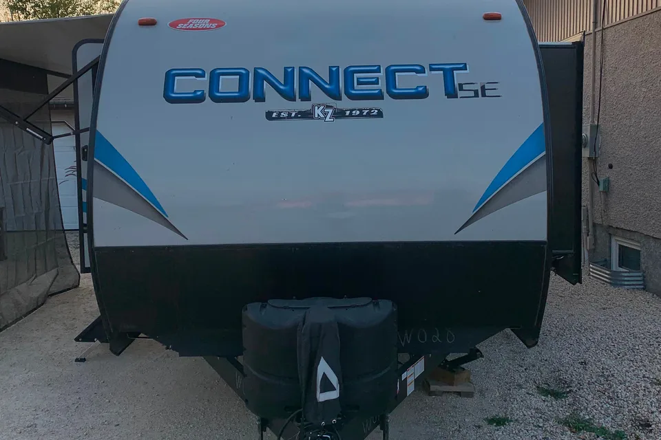 HORN’S HIDEAWAY KZ Connect SE Travel Trailer
