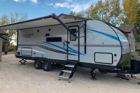 HORN’S HIDEAWAY KZ Connect SE Travel Trailer
