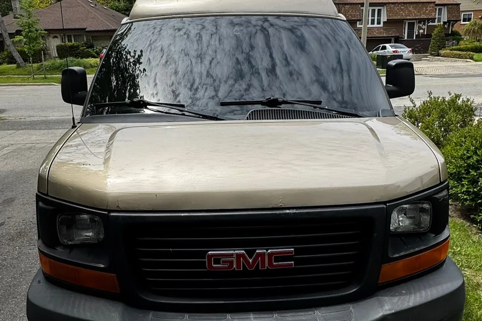 Valentine 's GMC Savanna 2010 Class B