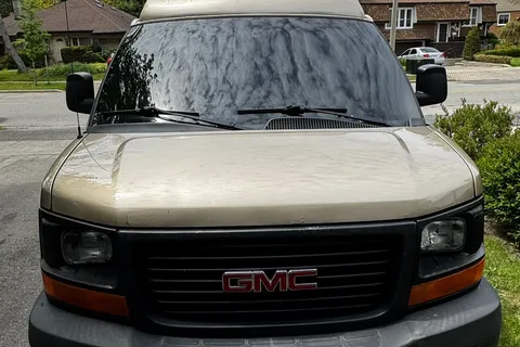 Valentine 's GMC Savanna 2010 Class B