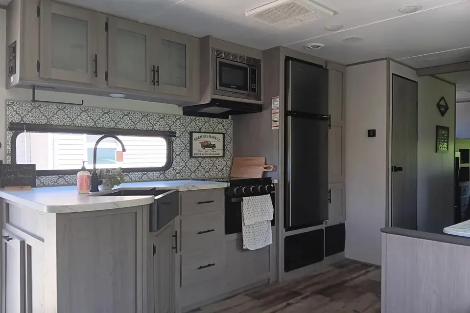 2022 Coleman Lantern 37ft Travel Trailer - Sleeps 8 - Best RV Experience on Market