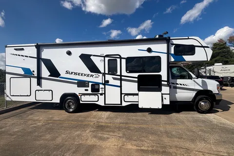 NEW 2025* CLASS C* 31 FT* UNLIMITED MILES/GENERATOR + ALL AMENITIES!