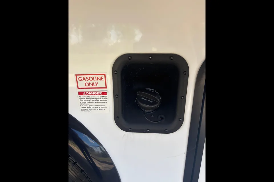 NEW 2025* CLASS C* 31 FT* UNLIMITED MILES/GENERATOR + ALL AMENITIES!