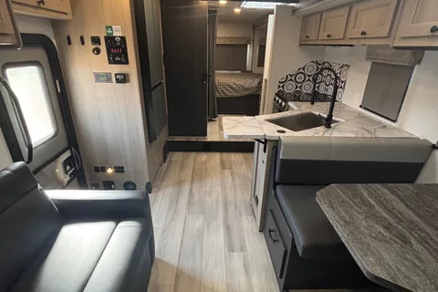 NEW 2025* CLASS C* 31 FT* UNLIMITED MILES/GENERATOR + ALL AMENITIES!