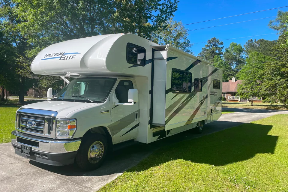 The Rosen”s  Thor Motor Coach Freedom Elite Class C