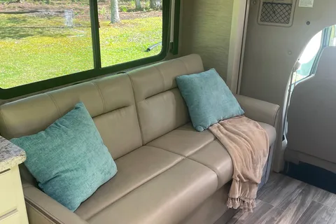 The Rosen”s  Thor Motor Coach Freedom Elite Class C