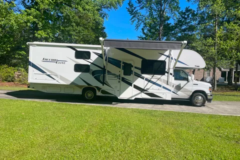 The Rosen”s  Thor Motor Coach Freedom Elite Class C