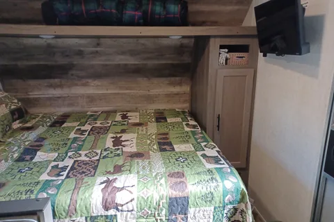 Gulf Stream- Trailmaster 199DD Travel Trailer - "Evergreen" 