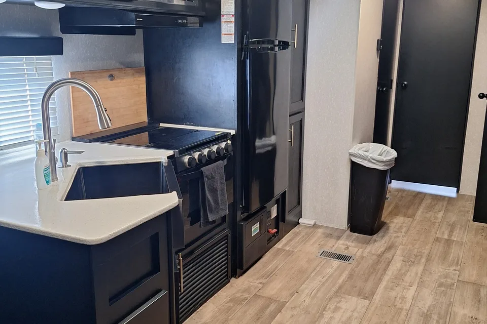 "Ellie Mae"  BUNK ROOM! Full outside Kitchen