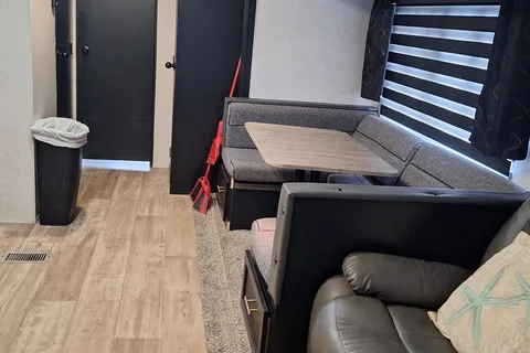 "Ellie Mae"  BUNK ROOM! Full outside Kitchen