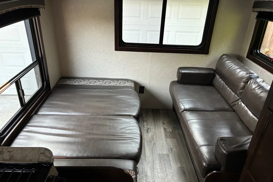 Eric's Jayco Jayflight Travel Trailer