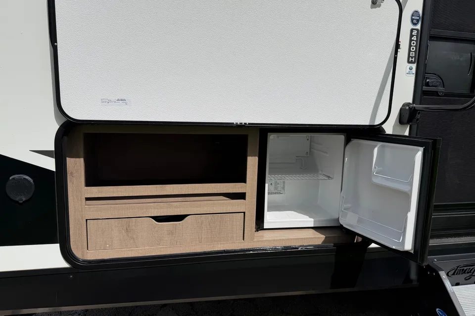 Laurentiu's Grand Design Imagine 2400BH Travel Trailer