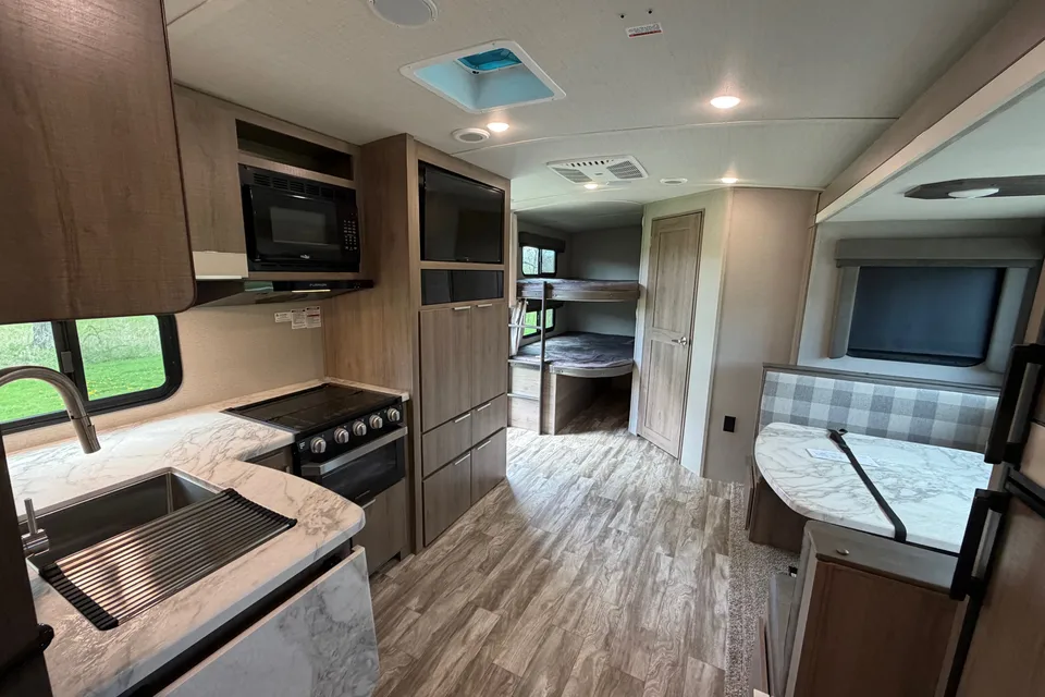 Laurentiu's Grand Design Imagine 2400BH Travel Trailer