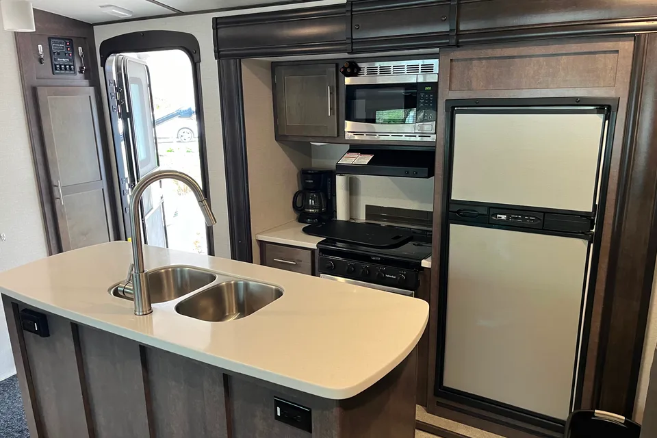 Shawn's Crossroads 331BH Travel Trailer