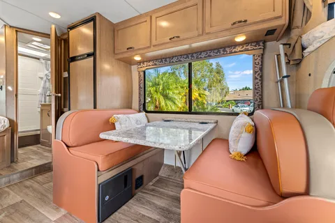 2019Thor Four Winds 23U E4