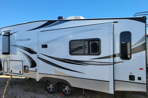 William 's Keystone Cougar Fifth Wheel