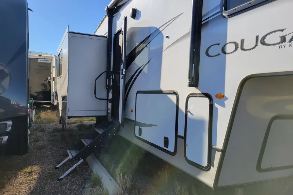 William 's Keystone Cougar Fifth Wheel