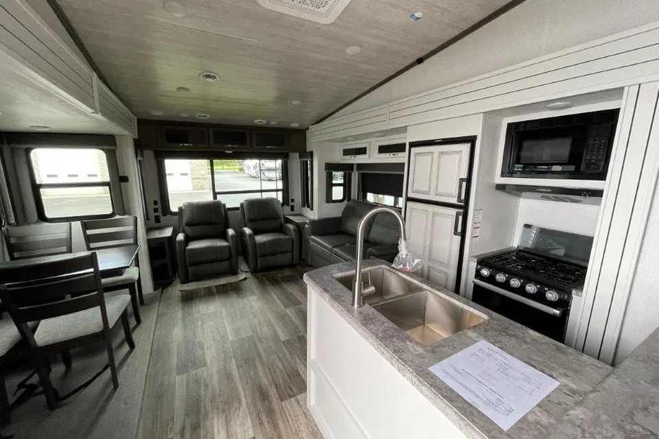 William 's Keystone Cougar Fifth Wheel