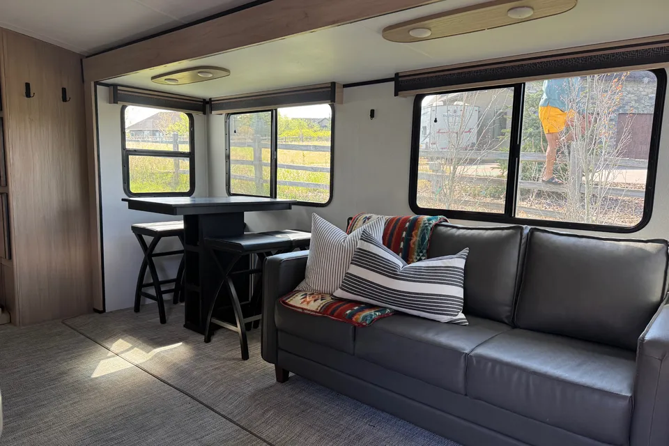 Zivot - Cruiser RV Radiance