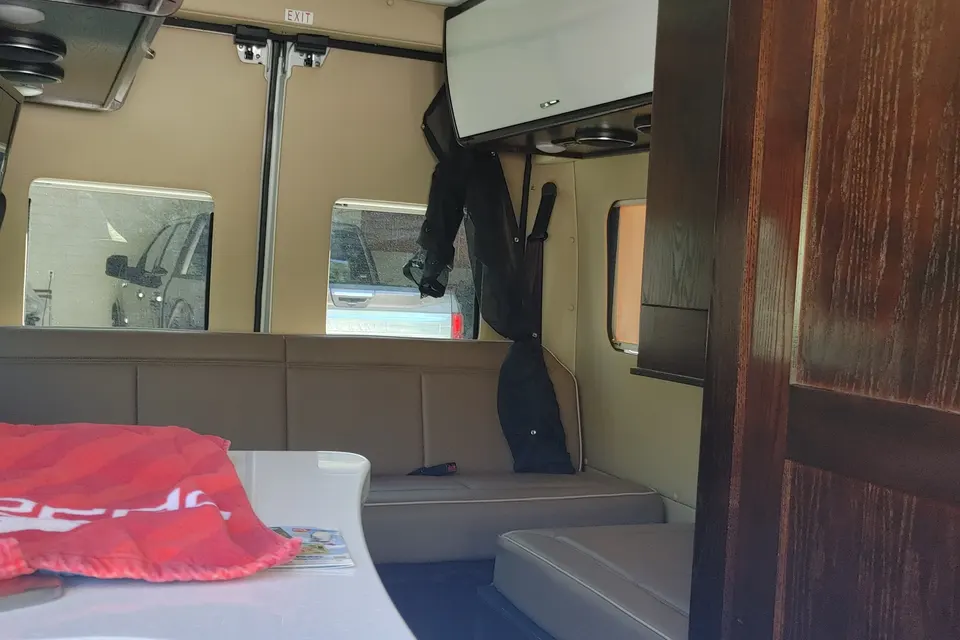 Luxury Class B National Regency Traveller TVL